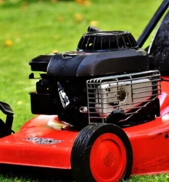 ¿Cómo se le dice a la persona que corta el césped?