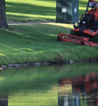 ¿Cuántos litros de aceite lleva una cortadora de césped?