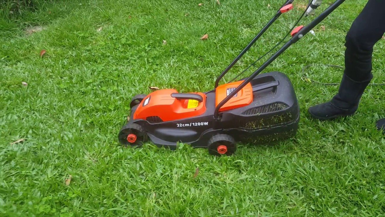 cuidados de una cortadora de césped eléctrica con diseño ergonómico